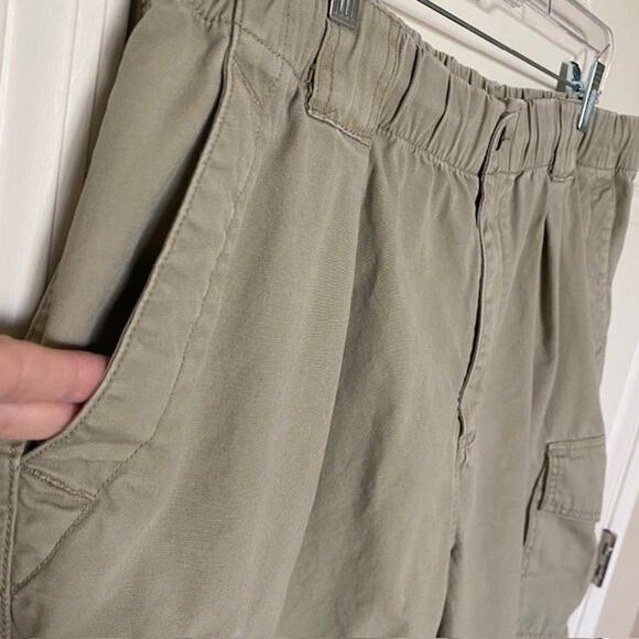 Tommy Bahama Cargo Shorts Zip Button Interior Drawstring Pockets Men's Large - Picture 3 of 12